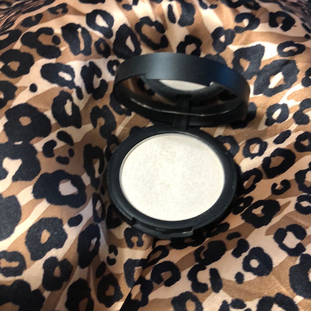 E.l.f. Shimmer highlighting powder